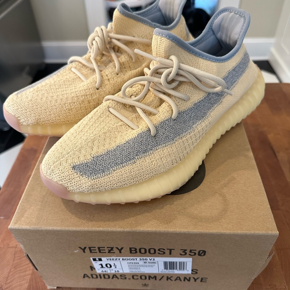 NWOT Yeezy Boost 350 v2 Linen